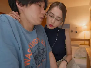 Bạn gái đại học của tôi đang tìm kiếm một chàng trai độc thân, và chàng trai độc thân là sinh viên thể thao đã hoàn toàn chinh phục bạn gái tôi