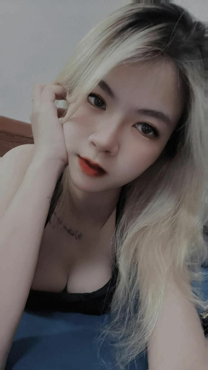 Lâu ngày không gặp, cô bạn thân xinh đẹp vẫn dâm dục như xưa